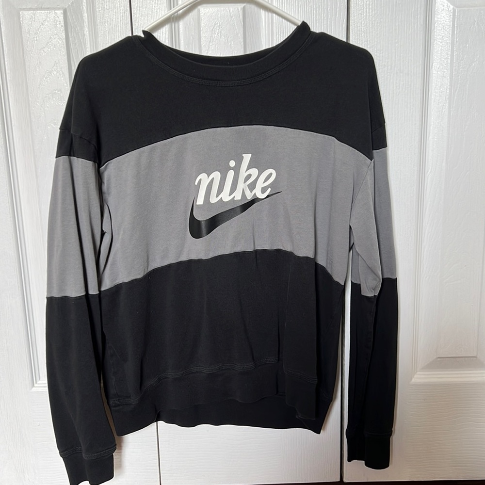 Long sleeve Nike crew neck, black, gray, and white.